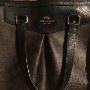 Barely used coach purse. 100% authentic.